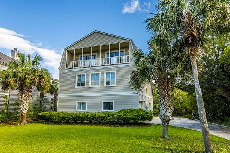 Afternoon Delight- Remodeled, Large, Pet-Friendly-2100 sq ft! in Folly Beach, South Carolina, United States — photo 1
