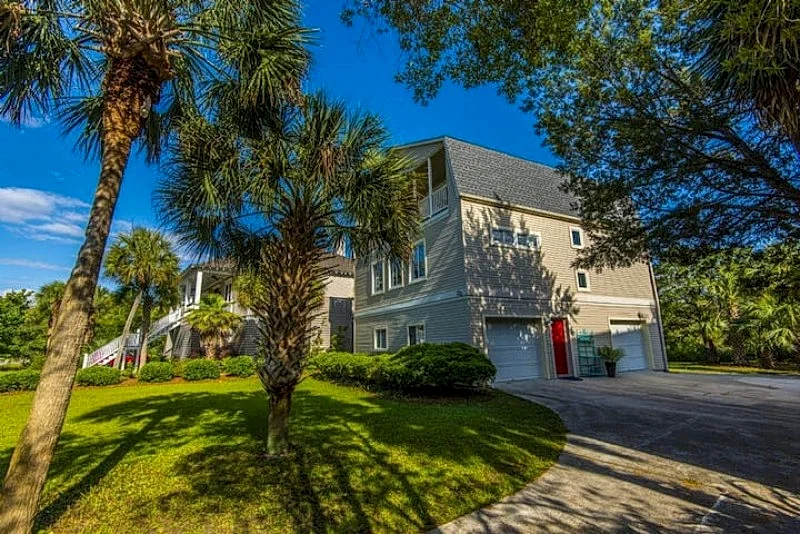 Afternoon Delight- Remodeled, Large, Pet-Friendly-2100 sq ft! in Folly Beach, South Carolina, United States — photo 2