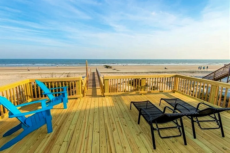 South Shore- Oceanfront, Screen Porch & Large Deck