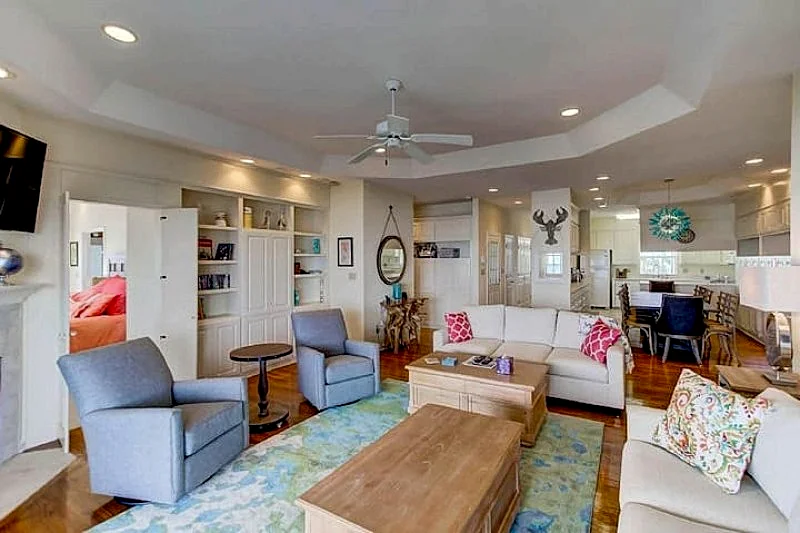 BeachZilla- Oceanfront Pet Friendly! Screen Porch with Dining Area
