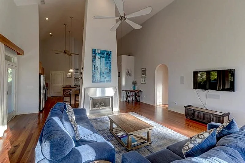 La Bella Vita "The Beautiful Life"- Easy Beach Access Directly Across Street!