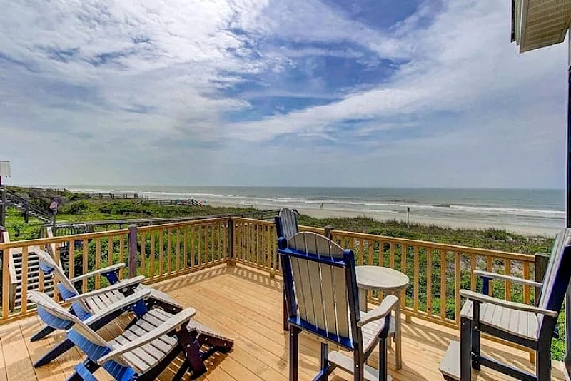 BeachZilla- Oceanfront Pet Friendly! Screen Porch with Dining Area