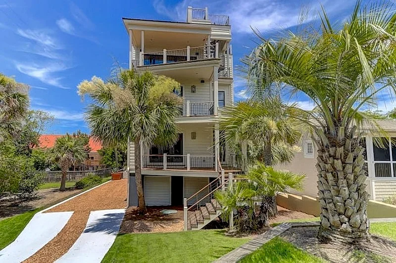 Modern Beach House with 360 Degree Views of Ocean & Intracoastal Waterway. Private Pool, Elevator, Roof Top Deck.