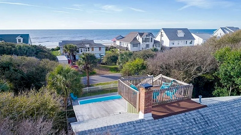Surf N Turf- Private Pool & Multi-Level Decks w/Screened in Porch! Beach Access Across Street