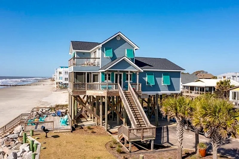 1 Summer Place- Oceanfront and Pet Friendly-Private Volleyball Ct, Spacious Deck and Screened in Porch