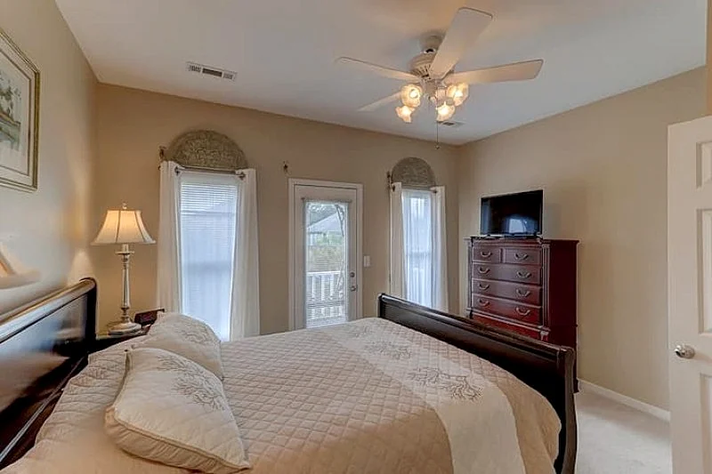 Charming Beach Cottage with Lagoon views in Wild Dunes - Close to Beach & Pool in Isle Of Palms, South Carolina, United States — photo 2