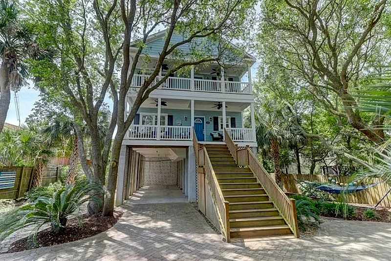 Blue Pearl- Welcome to the Blue Pearl! Pet Friendly & 1 Block to Town