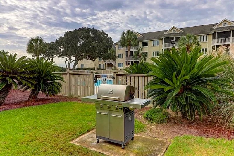 End unit, Ocean views, 1st Floor w/steps off screen porch, Flexible Cancellation in Isle of Palms, South Carolina, United States — photo 5