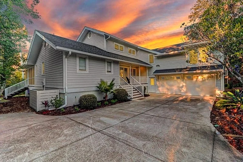 Isle of Palms Vacation Home | Lagoon View, 6 Bedroom 4.5 Bath