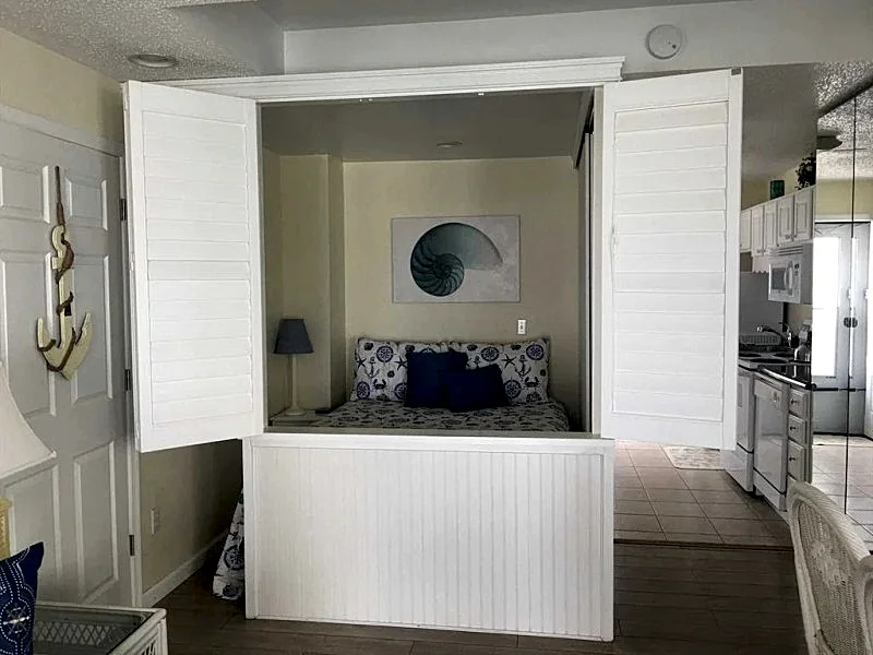 Ocean View Studio Condo, Steps from the Beach, Balcony, Linens, Paper Goods, Beach Items - Unit 1 in Ocean City, Maryland, United States — photo 3