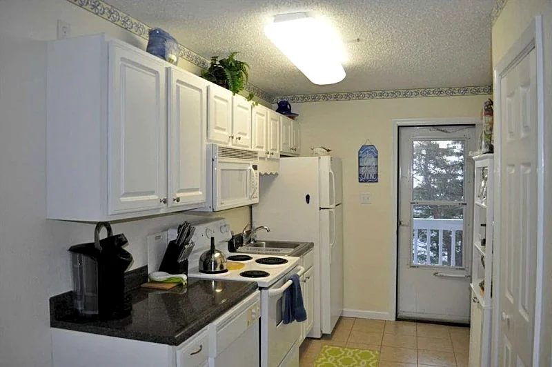 Ocean Block Condo, Steps from the Beach, Balcony, Linens, Paper Goods, Beach Items - UNIT 6 in Ocean City, Maryland, United States — photo 3