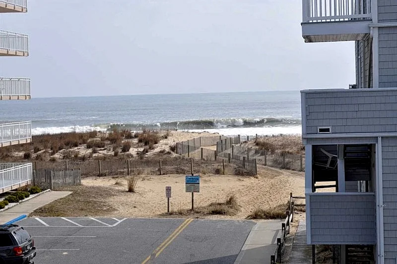 Ocean Block Condo, Steps from the Beach, Balcony, Linens, Paper Goods, Beach Items - UNIT 6 in Ocean City, Maryland, United States — photo 4
