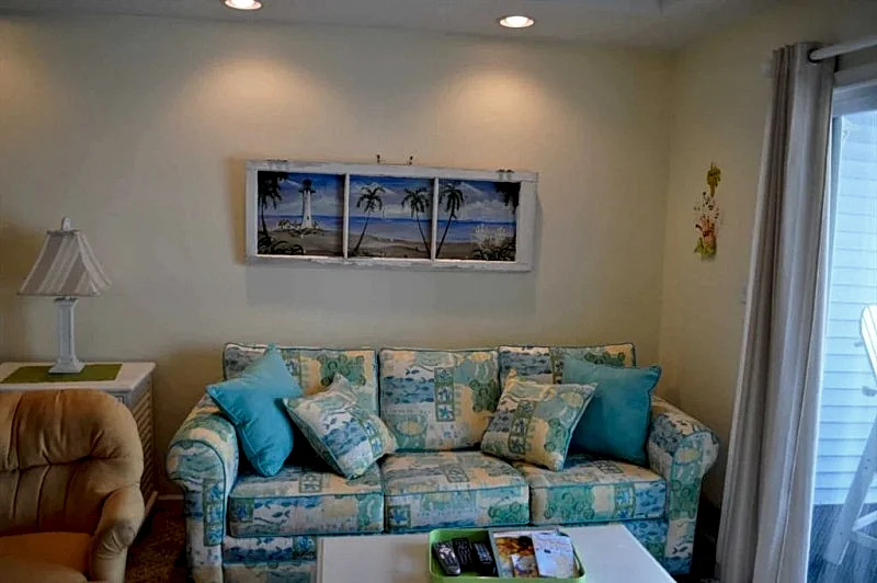 Ocean Block Condo, Steps from the Beach, Balcony, Linens, Paper Goods, Beach Items - UNIT 10