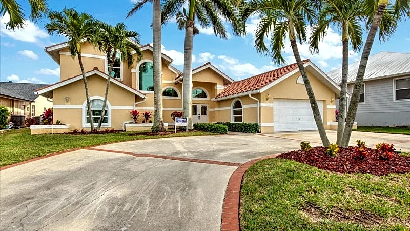3123 Riverhouse King: 3123 Riverhouse King - Epic Riverfront View