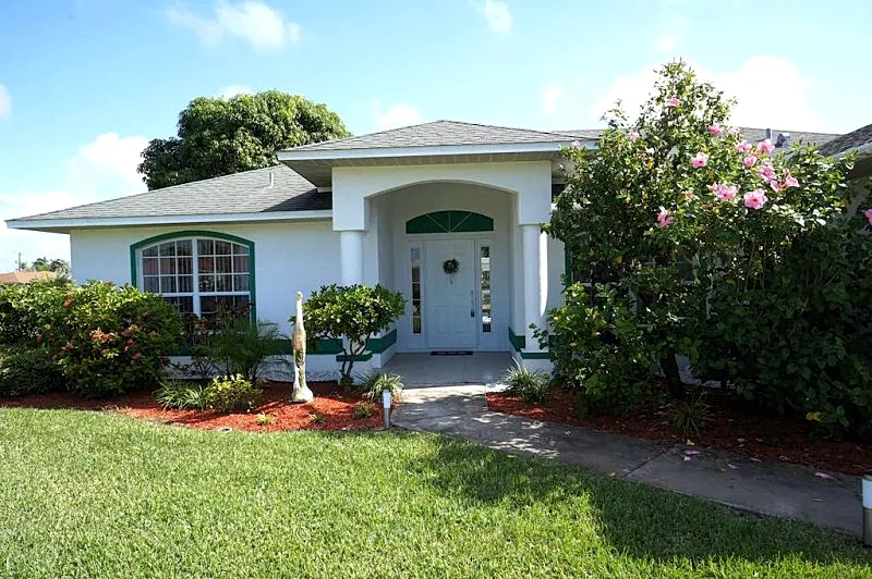 Villa Rebecca 1026 SE Cape Coral 3b/2ba Solar Heated Pool Gulf Access Canal Close to the River