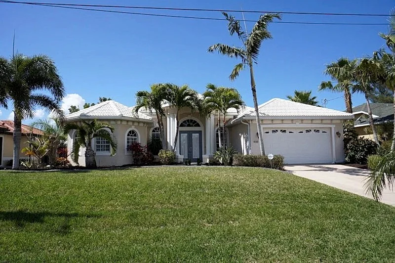 Villa Capri 1016 SW Cape Coral 3b 2ba  luxury home electric heated salt water pool and spa