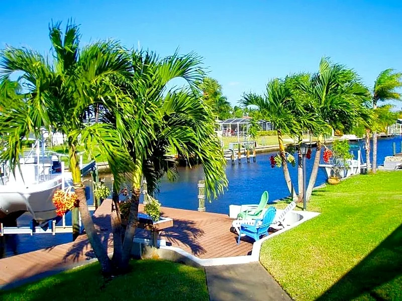 Villa Maria 1042 SW Cape Coral 3 /2ba Heated Pool Gulf Access Canal free Internet Boat Dock