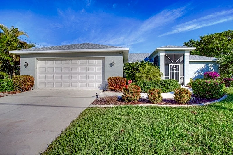 Lazy Lagoon 1010 SE Cape Coral Heated Pool on Canal