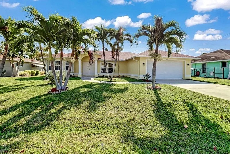 Paradise Found 1043 3B, 2Ba, SE Cape Coral Waterfront, Gulf Access, Boat Dock, Solar Heated Pool