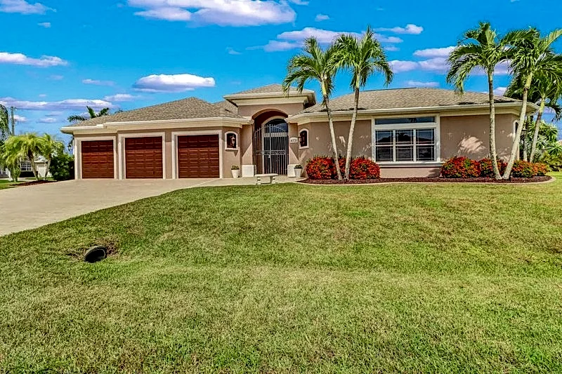 Bent Residence 1002 - SW Cape Coral Electric Heated Pool/Spa Courtyard Home, Game Room