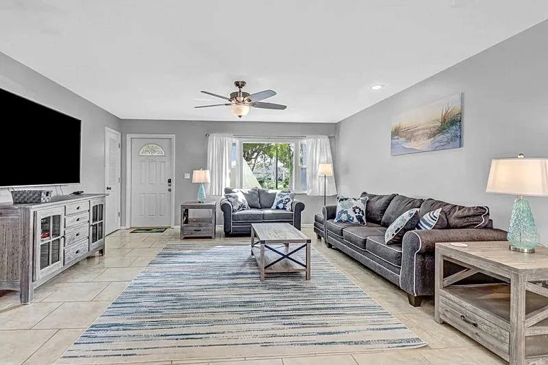 Anchors Away 1021 - SE Cape 2b/2ba Heated Pool, Minutes to the Gulf, Close to the River