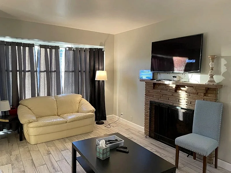 Long Beach Vacation Apartment 5612 Bed room with garage