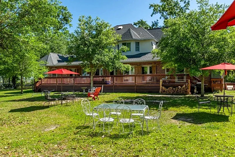 Christmas Ready! 3 Acre Estate w/ Heated Pool, Hot Tub, Dock, Pet OK & NO FEES in Pass Christian, Mississippi, United States — photo 4