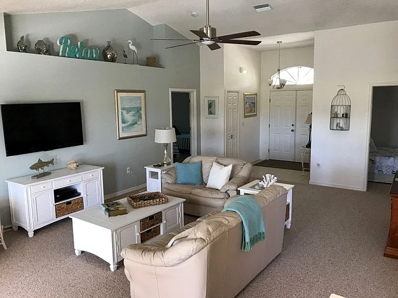 BEAUTIFUL, 4 Bed, 3 Bath, Large Pool faces SW, on Waterway & Golf Course- LOOK! in Rotonda West, Florida, United States — photo 2