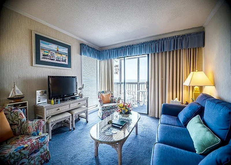 Oceanfront Condo with Screened In Oceanfront Balcony + FREE DAILY ACTIVITIES!
