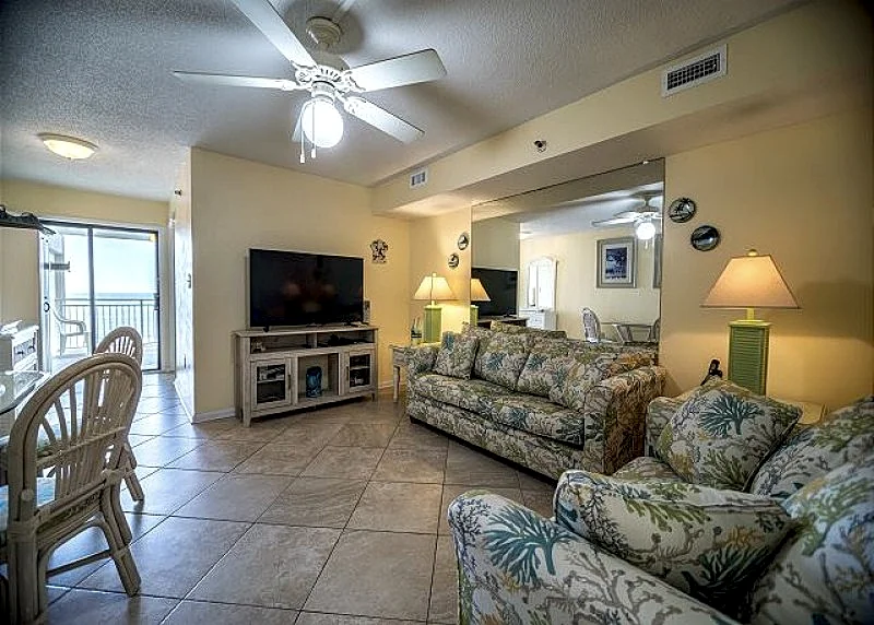 Oceanfront Condo with indoor pool + FREE DAILY ACTIVITIES!
