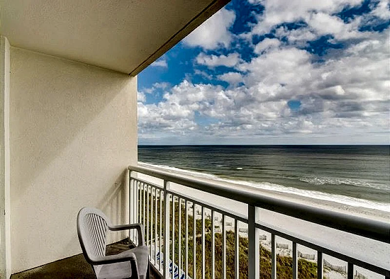 Oceanfront condo in a great resort + FREE DAILY ACTIVITIES! in North Myrtle Beach, South Carolina, United States — photo 3