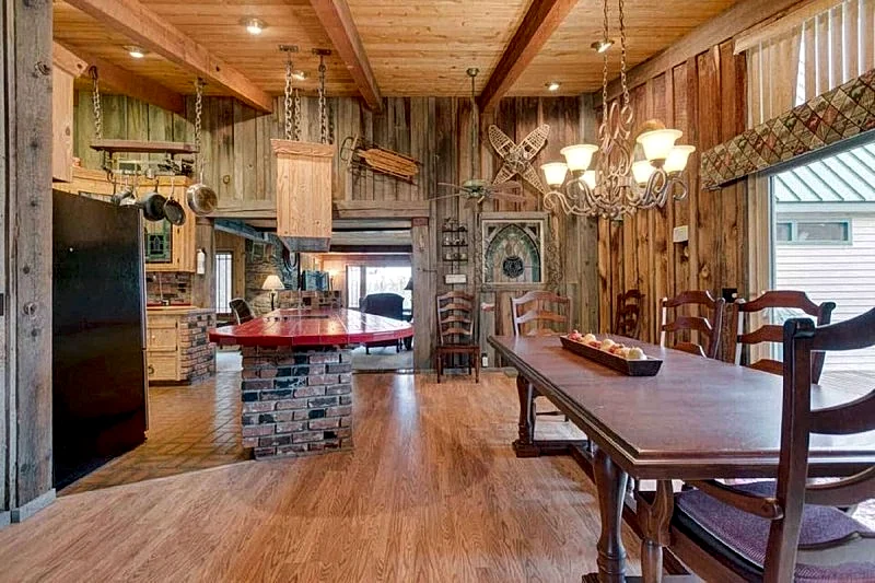 Seasons at McCall - Indoor Pool - Game Room - Outdoor Hot Tub - Bar room - Pool table in McCall, Idaho, United States — photo 3