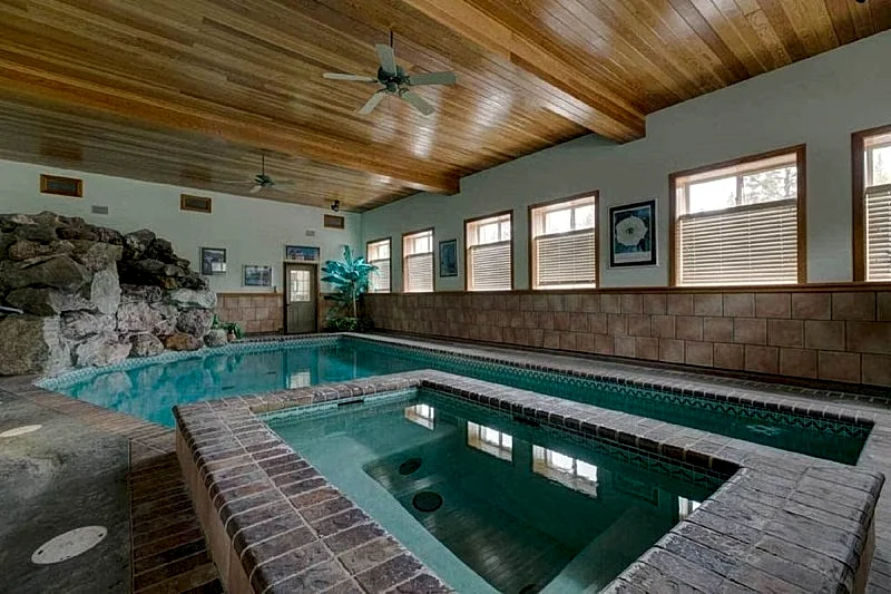 Seasons at McCall - Indoor Pool - Game Room - Outdoor Hot Tub - Bar room - Pool table in McCall, Idaho, United States — photo 2