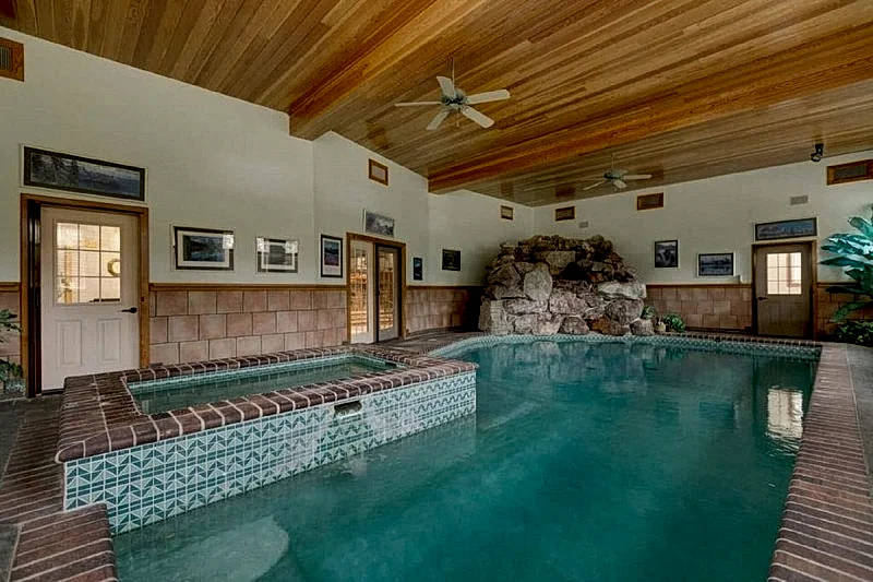 Seasons at McCall - Indoor Pool - Game Room - Outdoor Hot Tub - Bar room - Pool table in McCall, Idaho, United States — photo 1