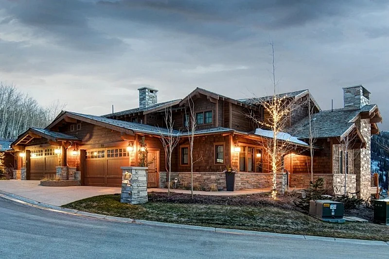 SPECTACULAR LUXURY SKI-IN / OUT HOME W/ SHUTTLE SVC. AMAZING SUMMER VIEWS.