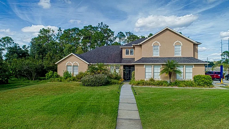 6B/4B Estate W/Pool, Theater & Trails
