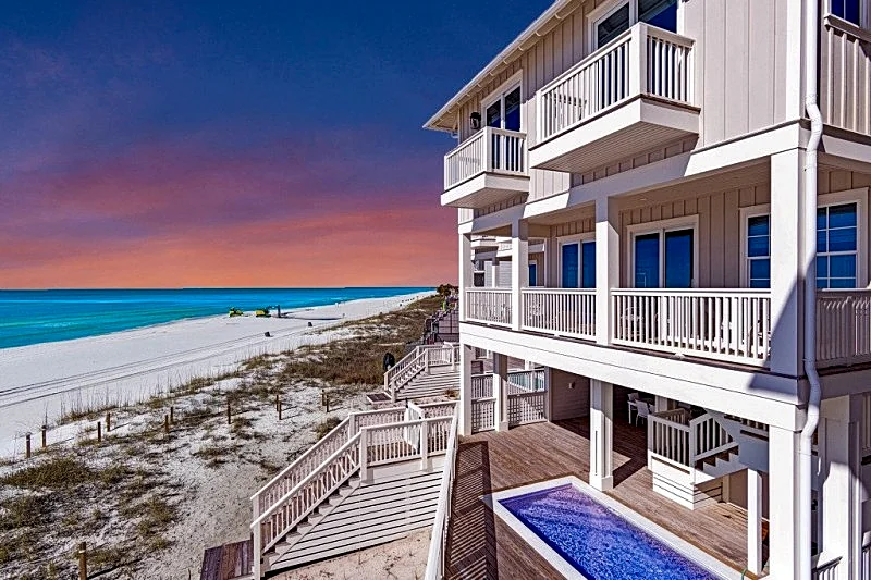Beach House Whale Rested - Direct Beachfront, Pool, West End of PCB