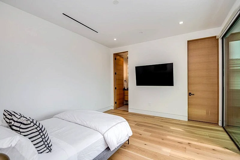 Ultra modern home w/pool/gym/basketb court/theatre in Los Angeles, California, United States — photo 5