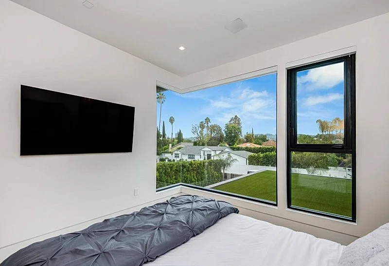 Ultra modern home w/pool/gym/basketb court/theatre in Los Angeles, California, United States — photo 3