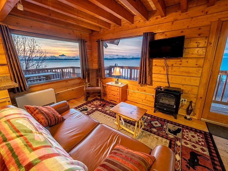 The Dovetail Cabin - Homer Lakefront Lodging, AK