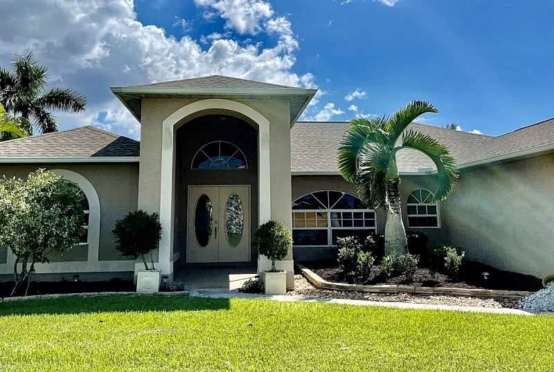 Beautiful Pool and Lanai at Paradise in Cape Coral II
