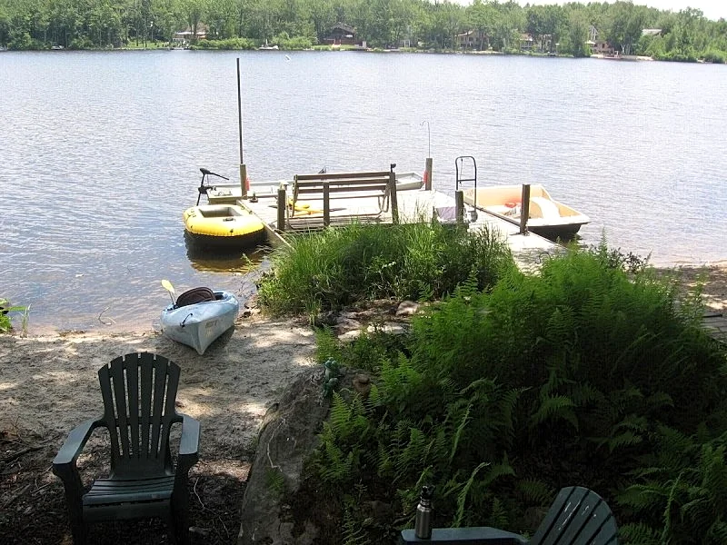 Lakefront Cabin w/ Private Beach, Dock, AC, 4 Boats, Sauna in Tobyhanna, Pennsylvania, United States — photo 5