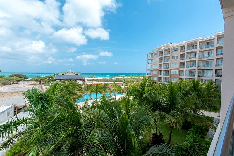 LEVENT RESORT - BEACH VIEW - EAGLE BEACH  - Serenity by the Sea 3BR condo - LV301