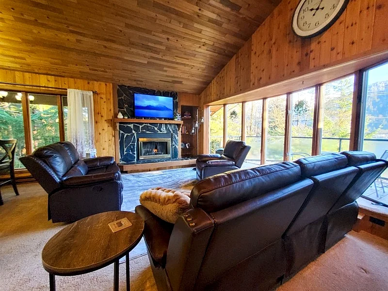 Ocean & Mountain View Duplex, both sides in Juneau, Alaska, United States — photo 5