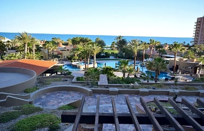 Coastal Condo. OCEAN VIEWS from EVERY room-Underground Parking and GIANT VERANDA