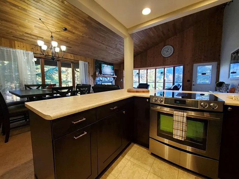 Updated Duplex with Mountain & Filtered Water View in Juneau, Alaska, United States — photo 3