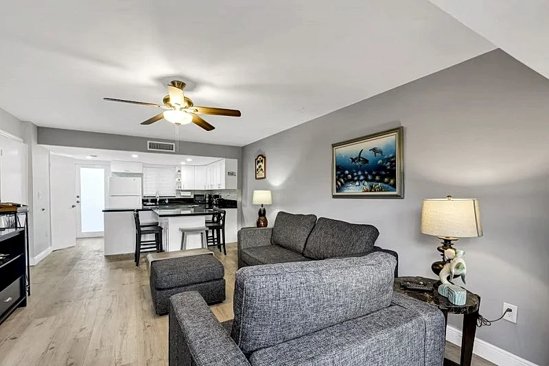 Key Largo Townhouse Next to Pool and Salt Water Lagoon in Gated complex