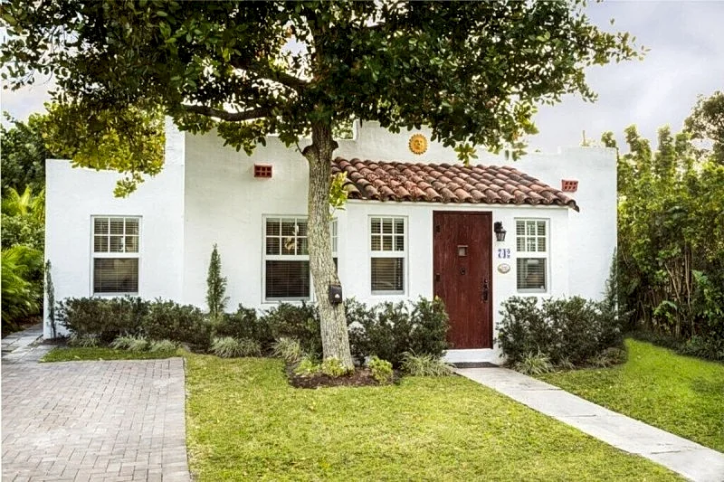 Casa Blanca | 2BD/2BA | Private Pool & Parking in WPB