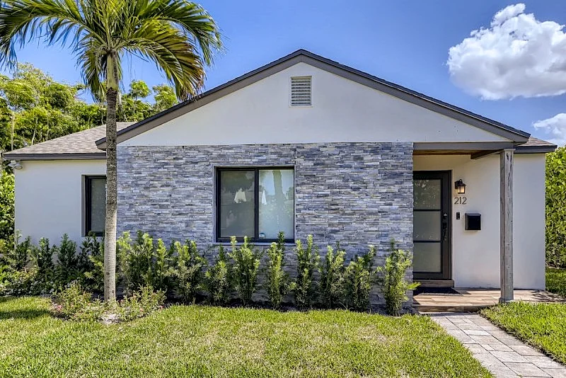 CORTEZ BUNGALOW, 3 BD/ 2 BA, PRIVATE POOL IN WPB