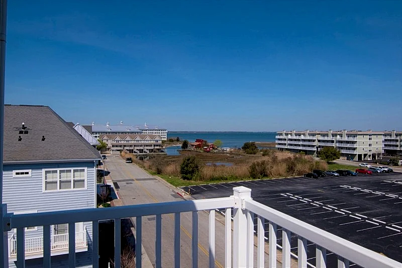 Great for Groups! Large Mid Town Townhome - Steps to Beach, Bayside, Attractions